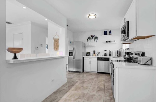 Miami Gardens House | Miami Private Pool Ping Pong Golf & Arcade Game