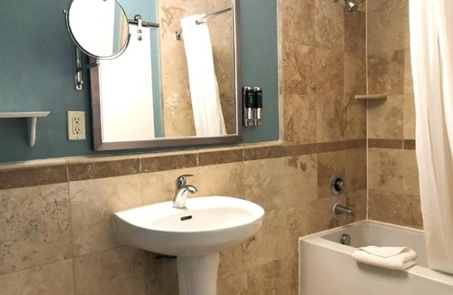 Little Italy Hotel | Mid-Century Boutique 1 Queen Stay in Little Italy | Pool Access | 1 mi Gaslamp