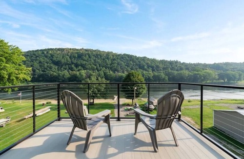 Huey House | Millers Eddy House - Riverfront Near East Brady&Parker
