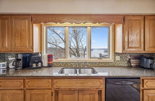 Dickel House | Million Dollar Views of Lake Normandy Sunsets- Jacuzzi for Fall/Winter Sunsets!