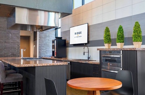 South Hills Apartment | Mins to PIT air. Walk to Dining & Shops across the street. Stadiums 18 mins