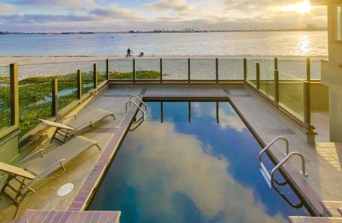 Crown Point House | Mission Bay Dreams - w Bay Access, Parking, Pool & Spa