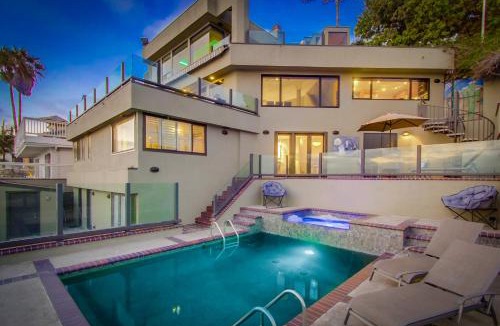 Crown Point House | Mission Bay Dreams - w Bay Access, Parking, Pool & Spa