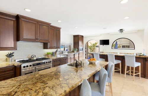 South Mission Beach House | Mission Beachfront Retreat Hot Tub + Fire Pit + Ocean Views | Shoreline
