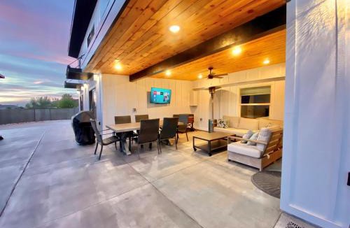 Moab South Valley House | Moab Desert Escape Villa Luxury 5-Bedroom Retreat with Heated Pool