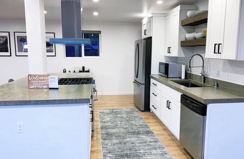 Seattle Metro Area House | Modern 2 BR, Spacious Guesthouse in Seward Park/Columbia City Next to Lake WA