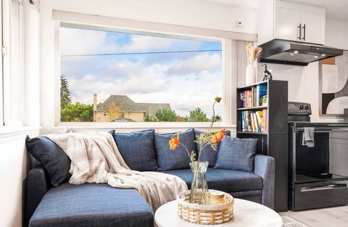 North Beacon Hill House | Modern 2BR Near DT + Stadiums Parking