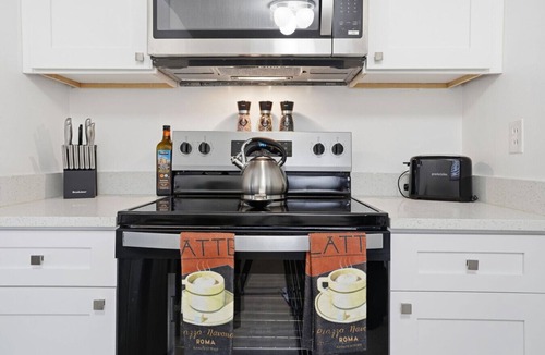 Mount Lebanon Villa | Modern 3BR Townhome in Mt. Lebanon | Garage + Easy City Access
