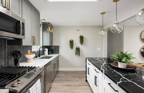 Birdland House | Modern 4BR Haven with Fire Pit and Spacious Yard