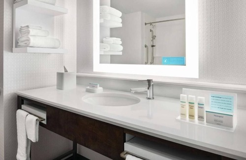 Brooklyn Park Hotel | Modern Accommodations Close to Sports, Trails, and Local Hot Spots!