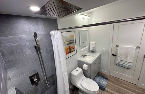 Grantville Condo | Modern Beach Home, Newly Renovated, Shinny Clean.