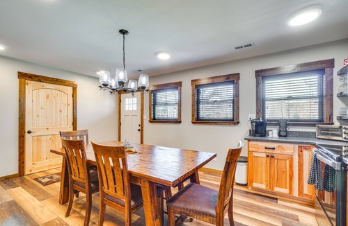 Tallassee Cabin | Modern Cabin w/Hot Tub: Near Tail of the Dragon!