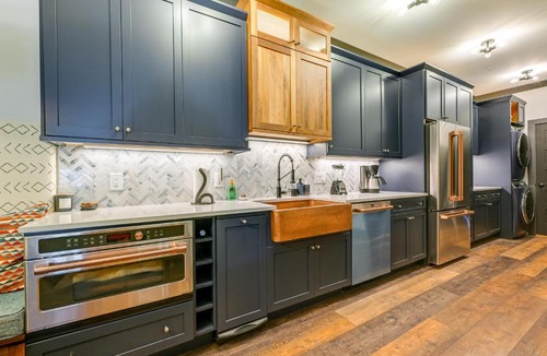 Franklin Apartment | Modern Franklin Studio: Prime Downtown Location!