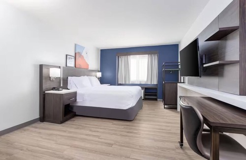 Clarion Hotel | Modern & Peaceful Room for a Serene Stay Near Local Attractions + Free Parking