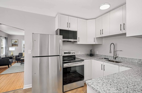 Southwest Minneapolis Apartment | Modern Pet-Friendly Kenny 1 bedroom # 2 Private Renovated Garage Wi-Fi