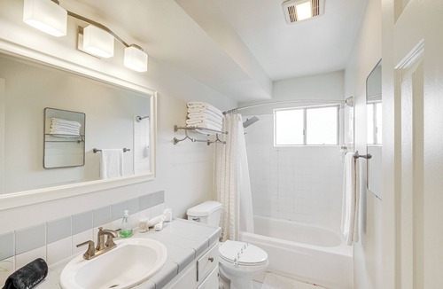Clairemont Mesa West House | Modern San Diego Bungalow w/Yard - 5 Mi to Beach!