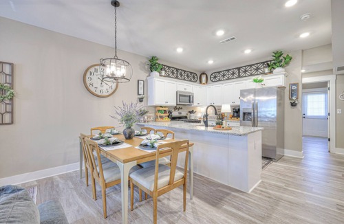Manchester House | Modern Townhome 2BR/2.5 Bath in gated community in the heart of Manchester