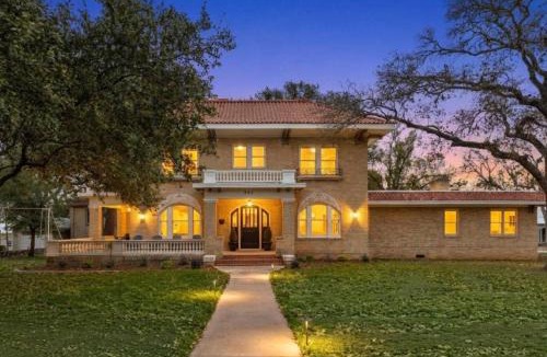 Heritage House | Moore Manor