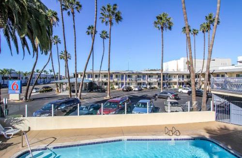 Harborview Hotel | Motel 6 San Diego, CA Airport Harbor