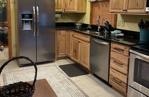 Bruceton Mills Cabin | Mountain Escape - Hot Tub - Fantastic Views - Fast Wifi - Games - Vet Owned