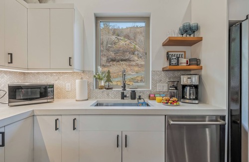 Peshastin House | Mountain Views-Star Gazing-Onsite Hiking Perfect for Romantic, Relaxing Retreats