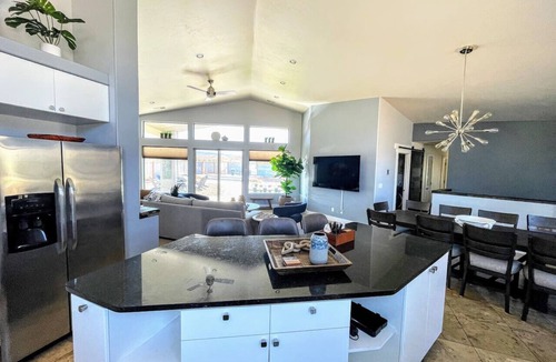 Moab South Valley House | MtnViews–Hot tub-Mini Golf–Bocce–Pool Table–3000sf