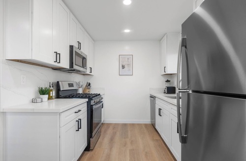Normal Heights Apartment | *NEW*1Bd/Bth King Bed Firepit Work Space Garage