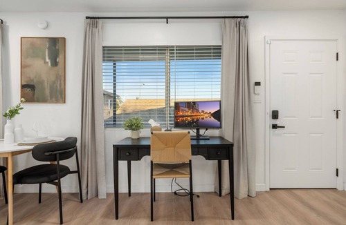 Normal Heights Apartment | *NEW*1Bd/Bth King Bed Firepit Work Space Garage