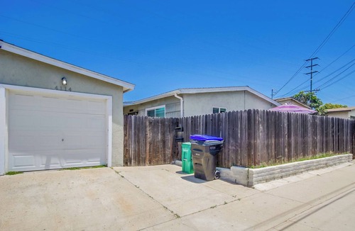 North Clairemont House | NEW 30+ Day RENTAL! Charming 2BD in Clairemont with Yard, BBQ Grill, W/D +Garage!
