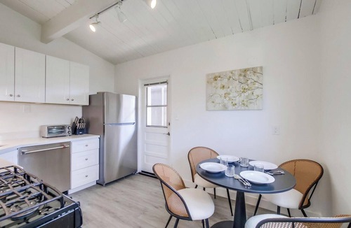 North Clairemont House | NEW 30+ Day RENTAL! Charming 2BD in Clairemont with Yard BBQ Grill W/D +Garage!-