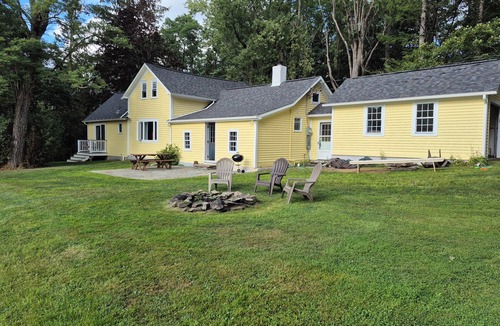Union Dale House | New Elk Mtn Listing: Cozy family ski house - 2 min from Elk!