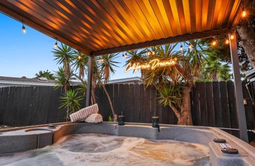 Clairemont House | NEW! Hot TubPoolFire Pit10 Mins to Beach