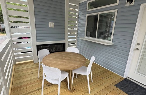 Salt Springs House | New Luxury Tiny Home at Salt Springs Resort – King Bed, Porch & Fire Pit