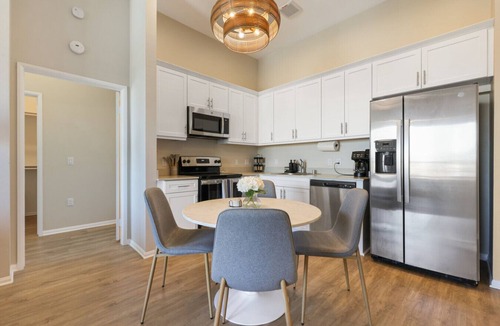 North Park Apartment | New N Park 2 Br Penthouse~King Beds~WorkSpaces~Views~Parking!