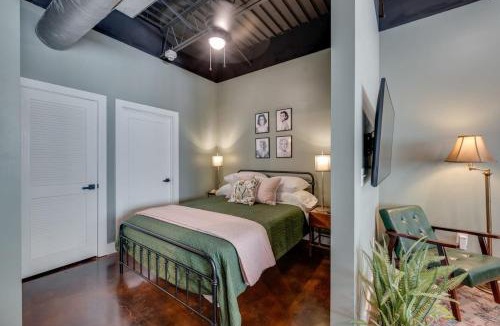 Nashville Apartment | NEW Studio with 2 Queen Beds 7 mins to Broadway