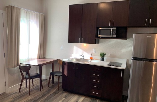 Mission Hills Hotel | Newer private Studio in a great location
