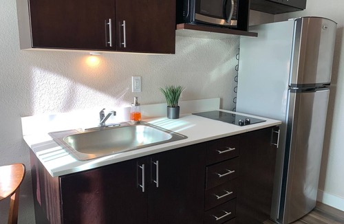 Mission Hills Hotel | Newer private Studio in a great location