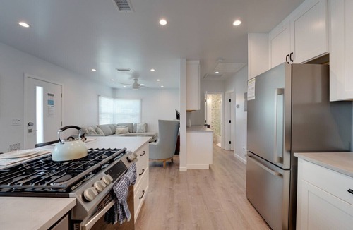 Roseville - Fleet Ridge House | Newly Renovated Home Near Harbor Island