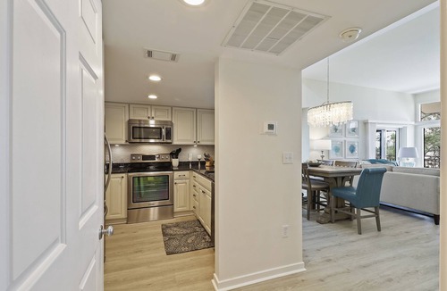 South Beach Villa | Newly updated villa with pool access & stunning views of the Calibogue Sound!