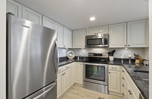 South Beach Villa | Newly updated villa with pool access & stunning views of the Calibogue Sound!