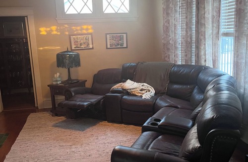 South Hills House | NFL draft come stay at Serene 5-bedroom house with in charming Pittsburgh