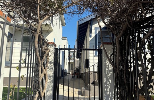University Heights Apartment | North Park, charming Garden Cottage by Balboa Park, Zoo, & popular venues