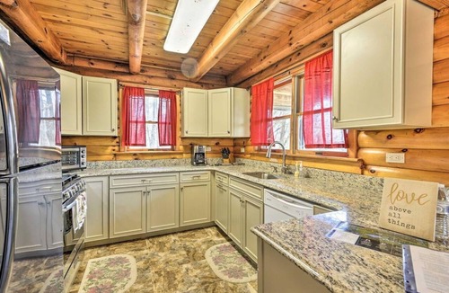 Pleasant Mount Cabin | NYC Group Escape | Pocono Cabin & Suite