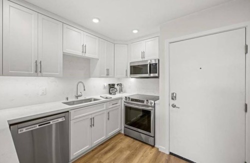 Del Mar Apartment | Ocean Windows, Beachside + Resort Amenities heart of Del Mar