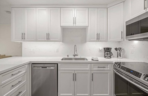 Del Mar Apartment | Ocean Windows, Beachside + Resort Amenities heart of Del Mar