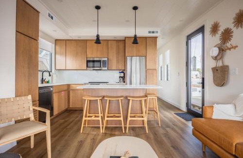 Key West Boat Rental | Oceanfront - Break Awai x Away Awai Floating Villas