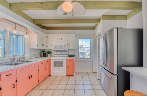 Inlet Harbour House | Oceanfront, Four BedroomThree Bathroom (Ground Level space)