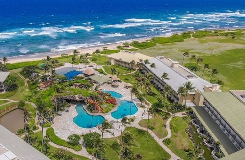 Hanamaulu Condo | Oceanfront Resort, 4 pools, 75 foot waterslide, restaurants on site