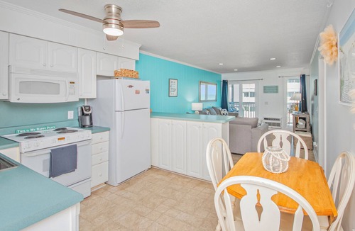The Dunes Condo | Oceanview Oasis: Steps from the Beach – Cozy 2BR/2BA Myrtle Beach Condo