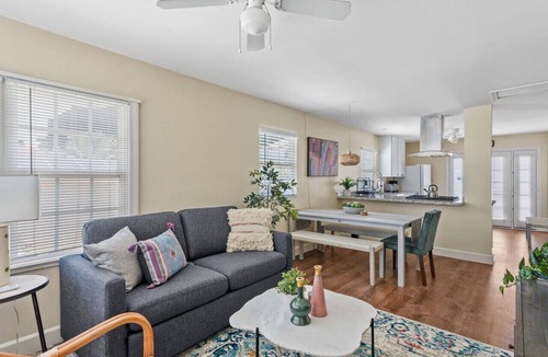 Old Town Apartment | Old Town 2 Bedroom | Walk to Everything | 2 Parking Spaces
